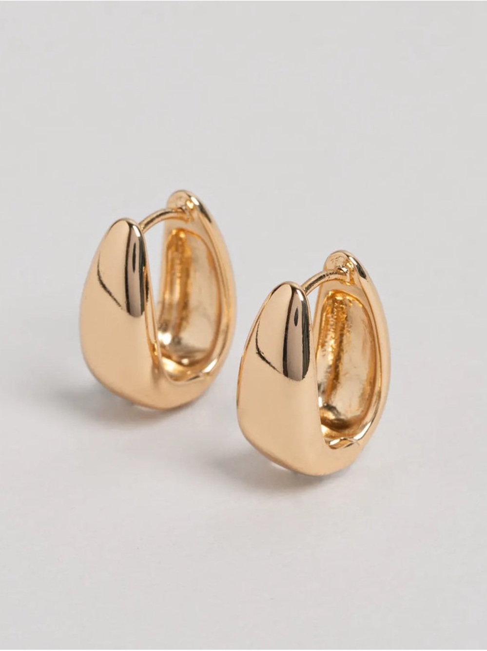 GAP CLASSIC WIDE HOOP EARRING - in GOLD